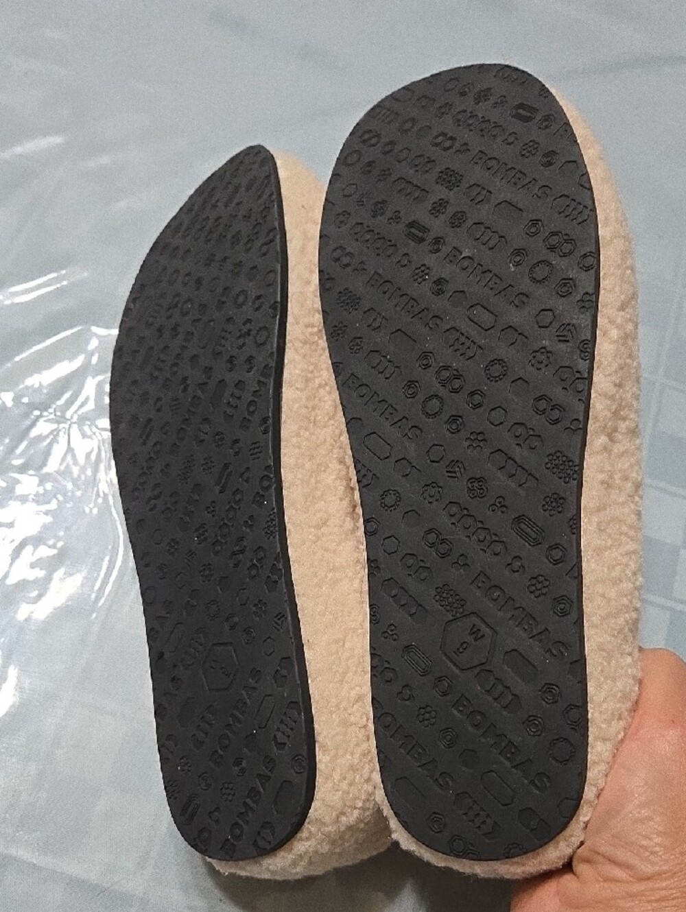 Bombas Sunday Cozy Sherpa Fleece Slippers in Cream Soft White - Picture 3 of 4